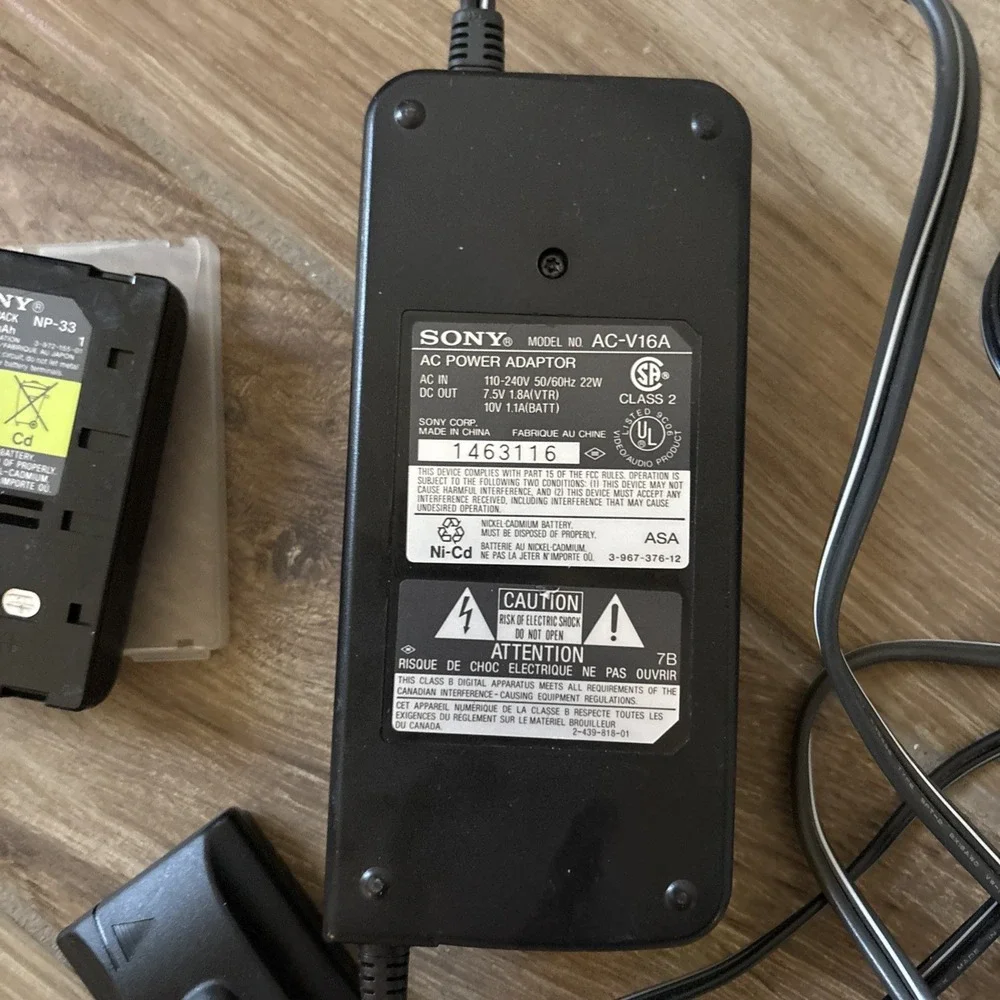 Sony AC Power Adapter / Battery Charger / PSU Power Supply (AC-V16A) & Battery